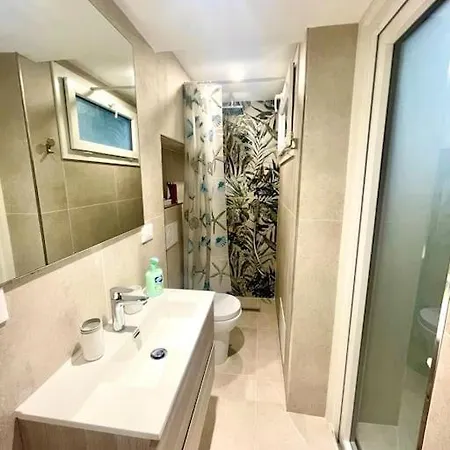 Charming Little House With Patio Close To Monaco 度假居 *